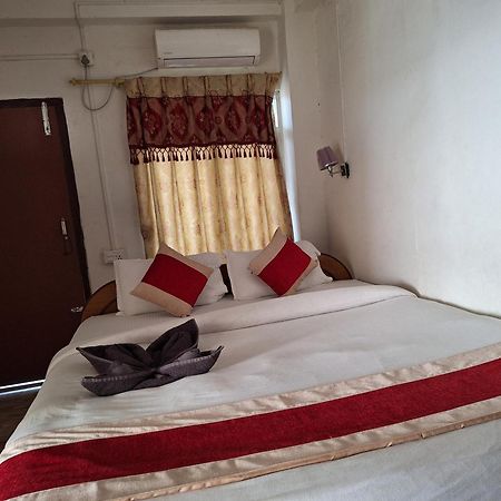 Hotel Shiva'S Dream Sauraha Exteriör bild