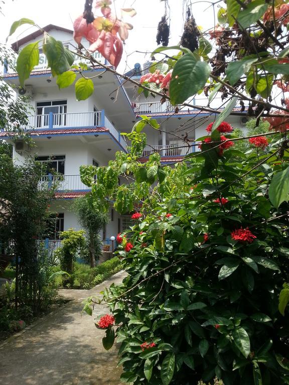 Hotel Shiva'S Dream Sauraha Exteriör bild