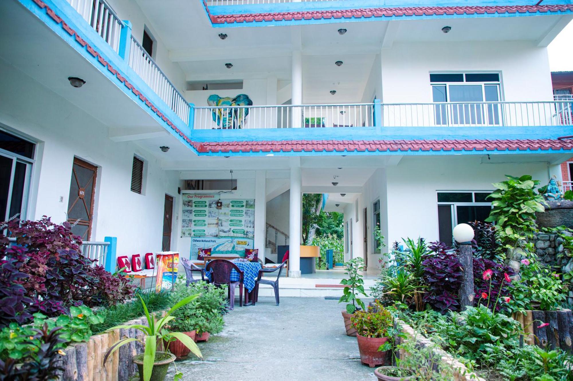 Hotel Shiva'S Dream Sauraha Exteriör bild