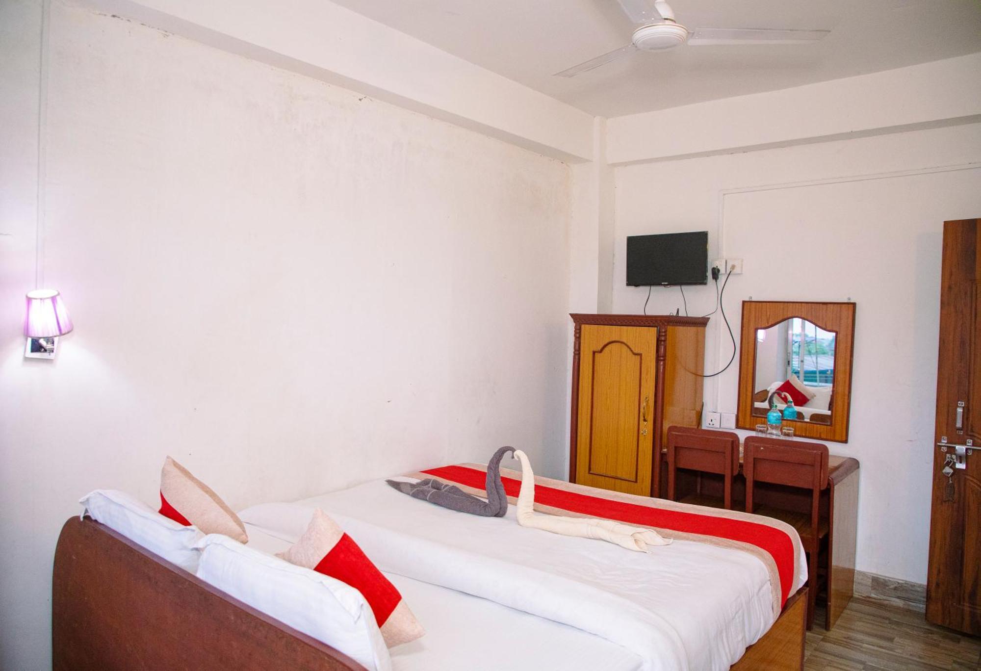 Hotel Shiva'S Dream Sauraha Exteriör bild