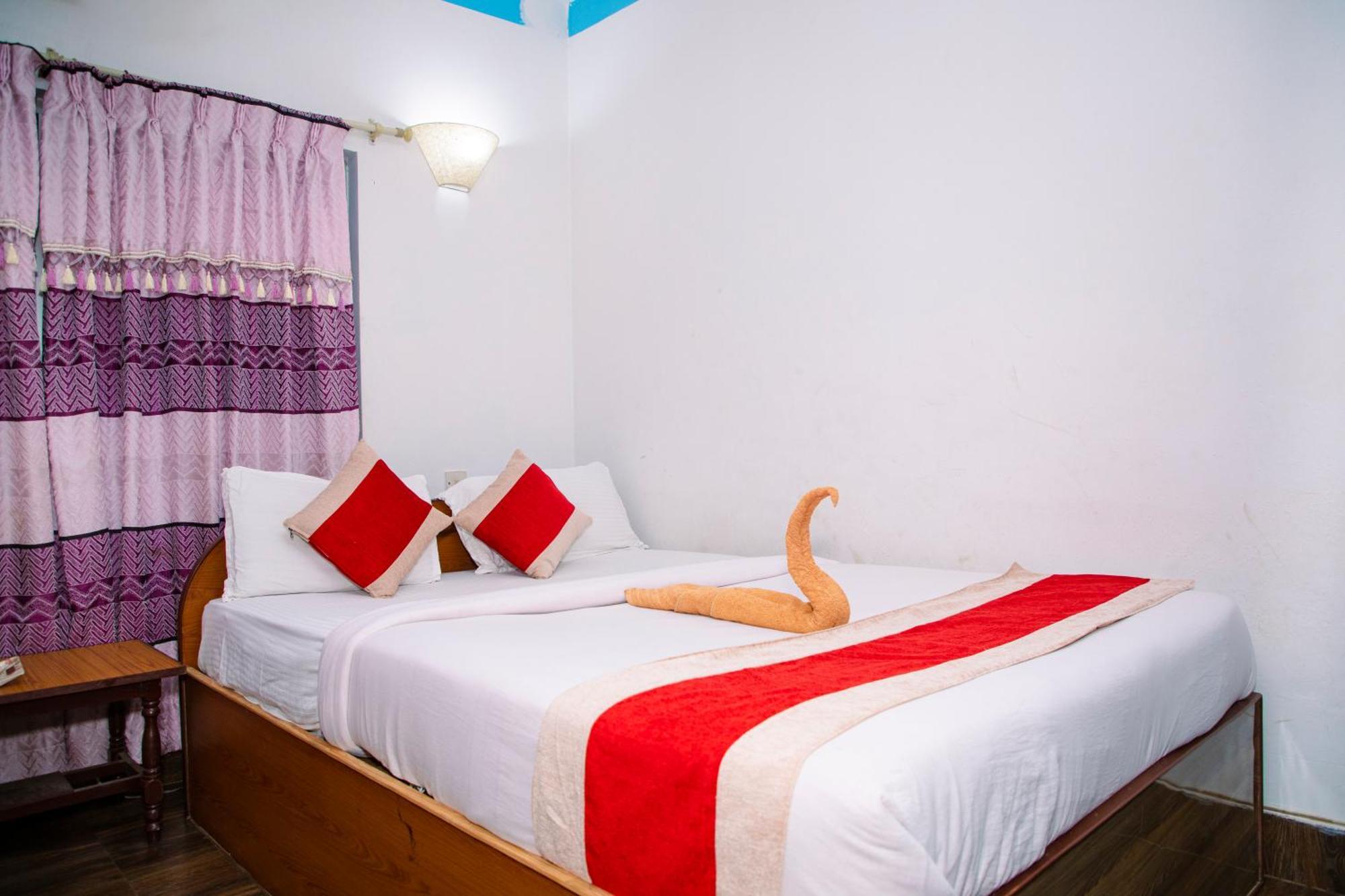 Hotel Shiva'S Dream Sauraha Exteriör bild