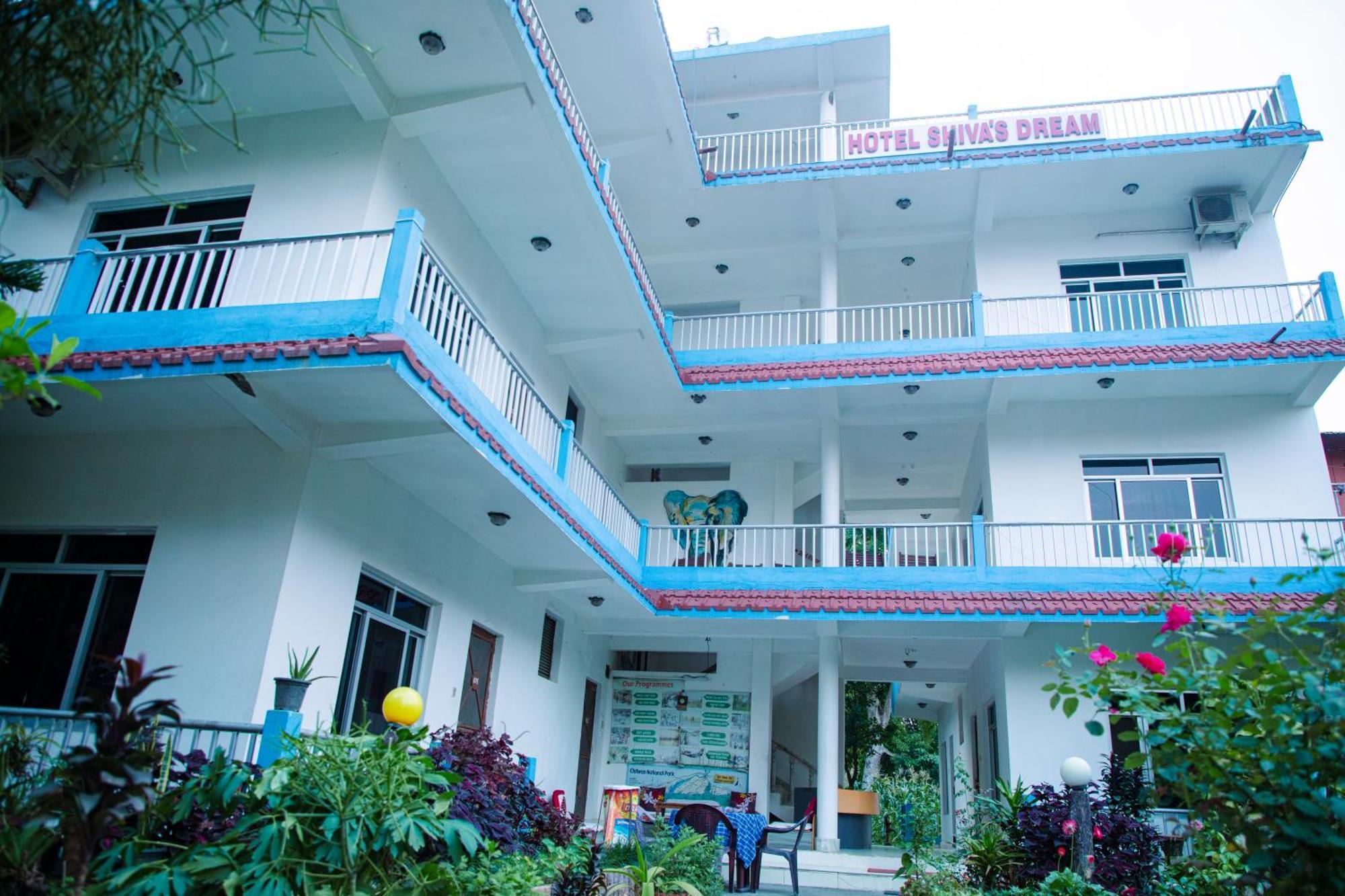 Hotel Shiva'S Dream Sauraha Exteriör bild