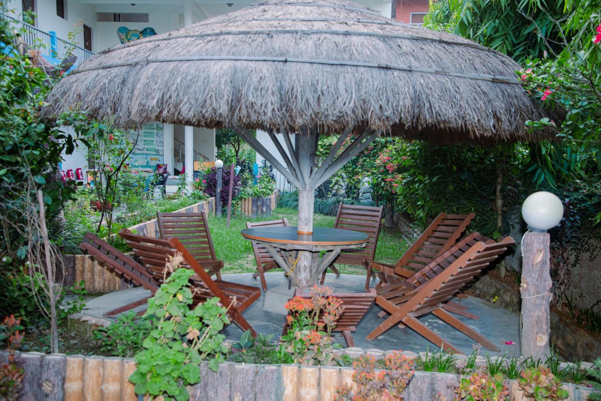 Hotel Shiva'S Dream Sauraha Exteriör bild