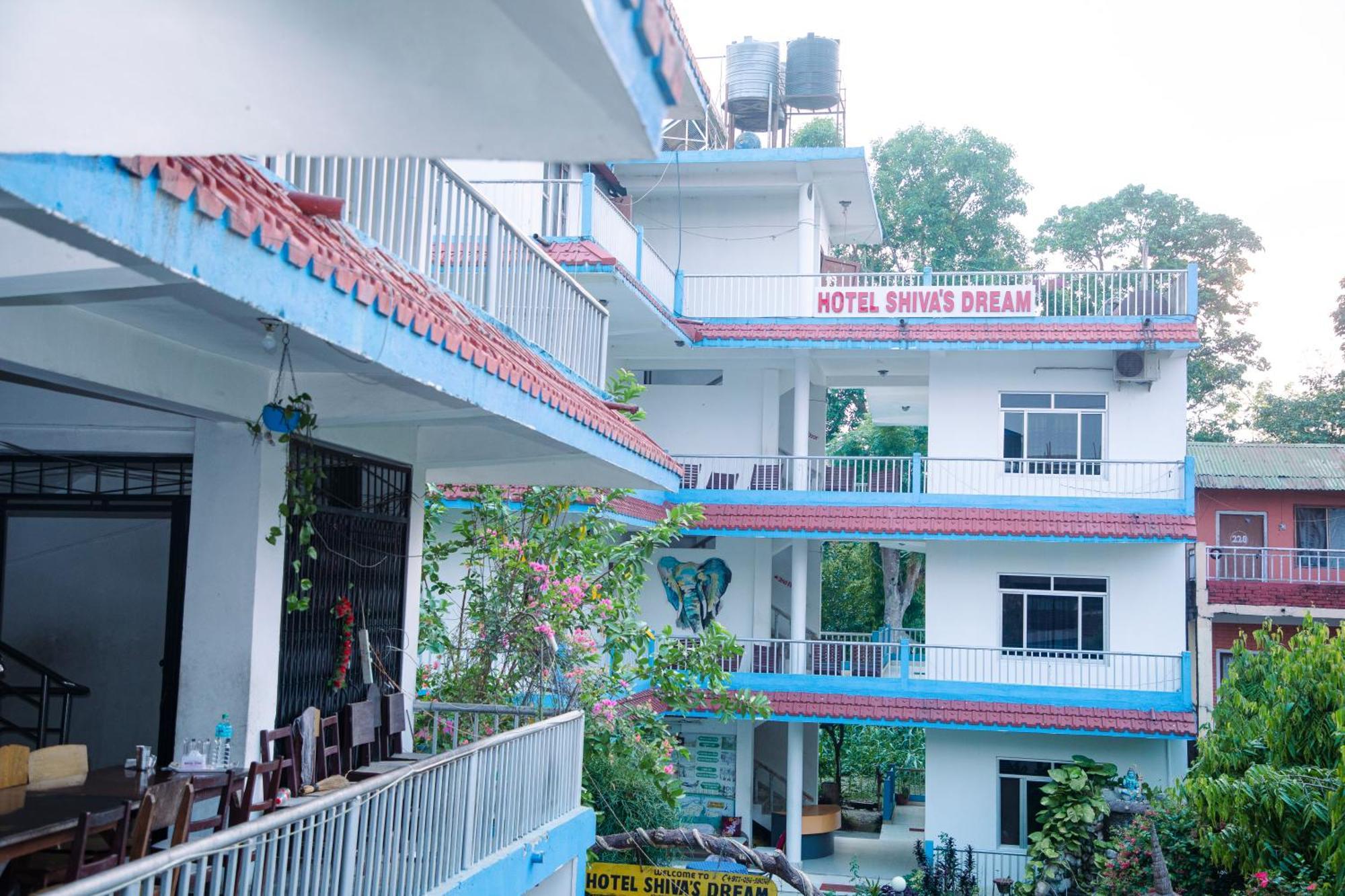 Hotel Shiva'S Dream Sauraha Exteriör bild