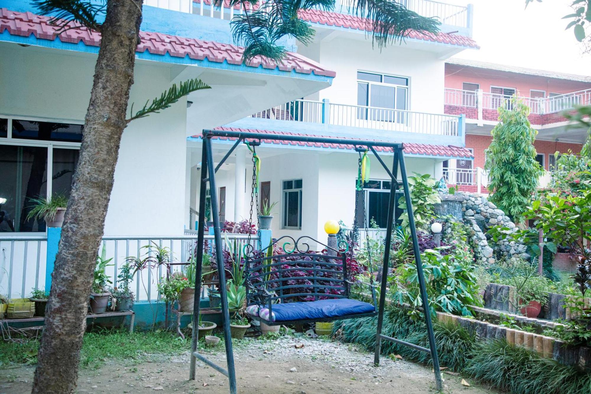 Hotel Shiva'S Dream Sauraha Exteriör bild