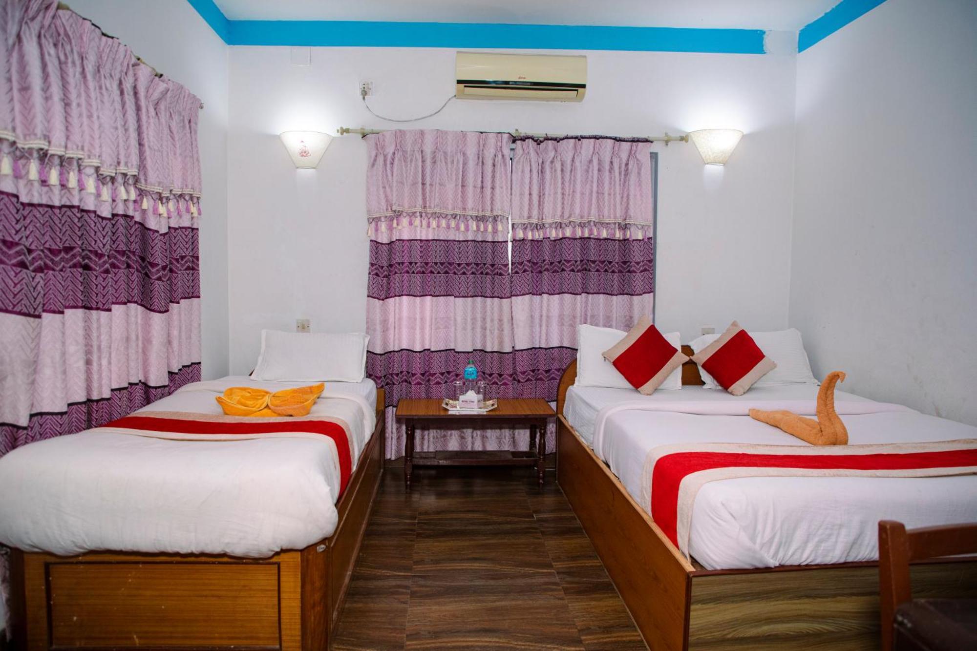 Hotel Shiva'S Dream Sauraha Exteriör bild