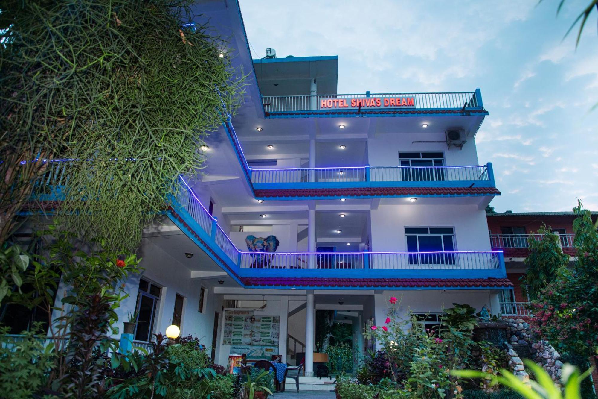 Hotel Shiva'S Dream Sauraha Exteriör bild