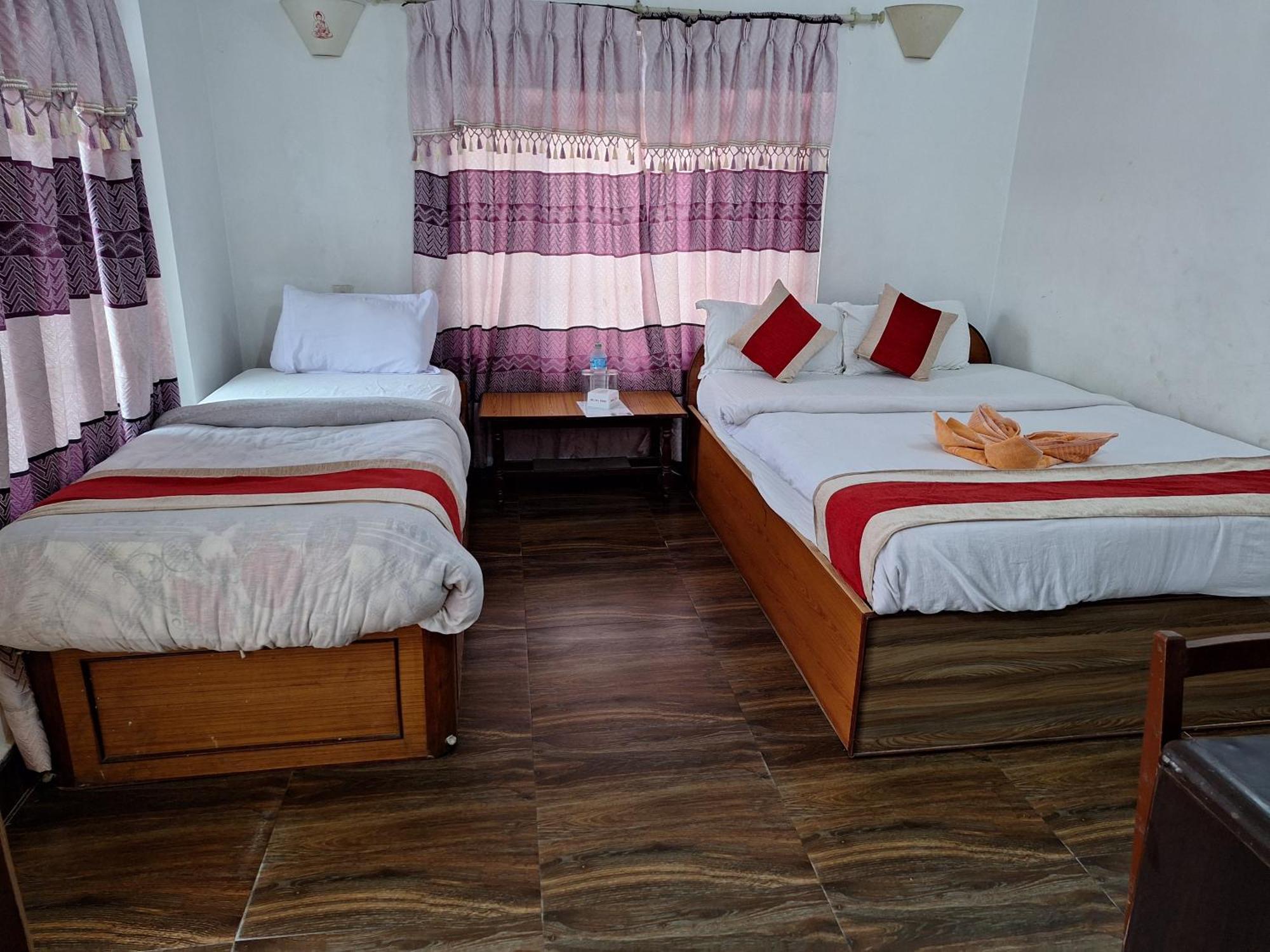 Hotel Shiva'S Dream Sauraha Exteriör bild