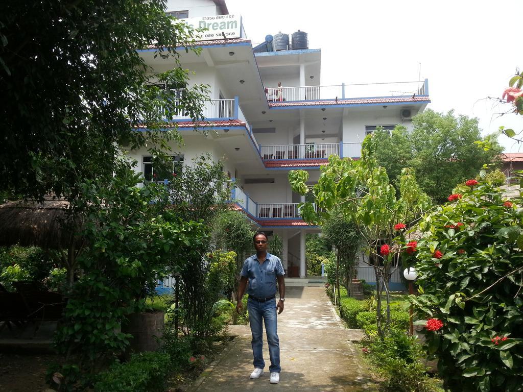 Hotel Shiva'S Dream Sauraha Exteriör bild