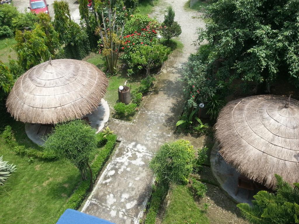 Hotel Shiva'S Dream Sauraha Exteriör bild