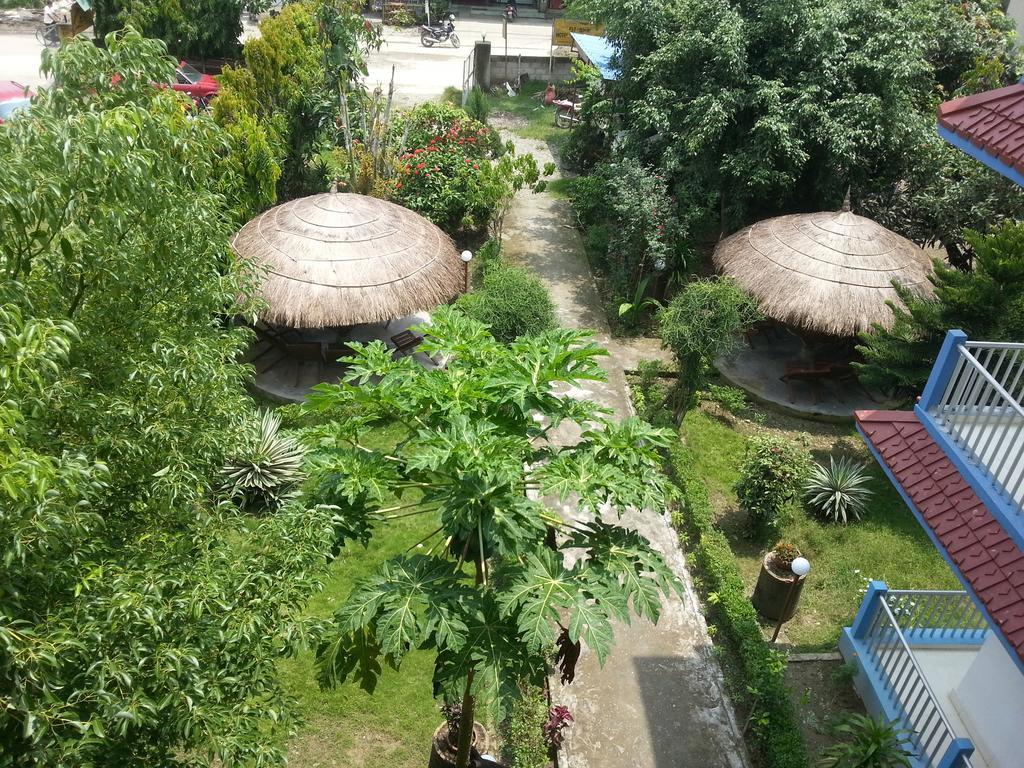 Hotel Shiva'S Dream Sauraha Exteriör bild
