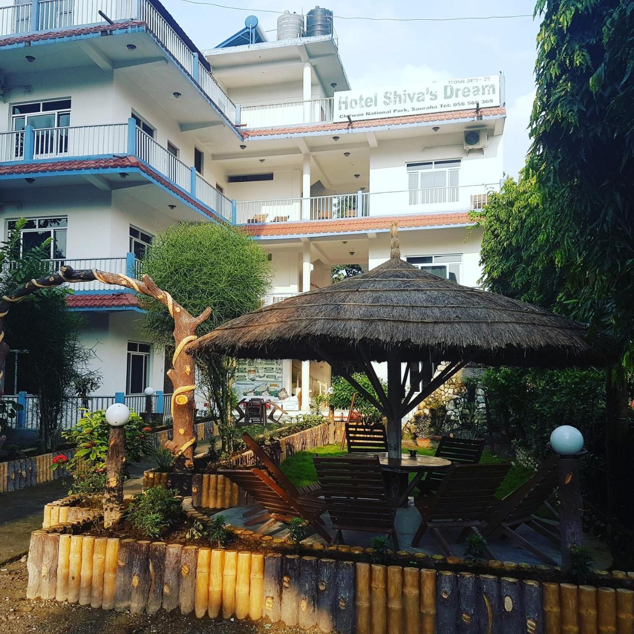 Hotel Shiva'S Dream Sauraha Exteriör bild